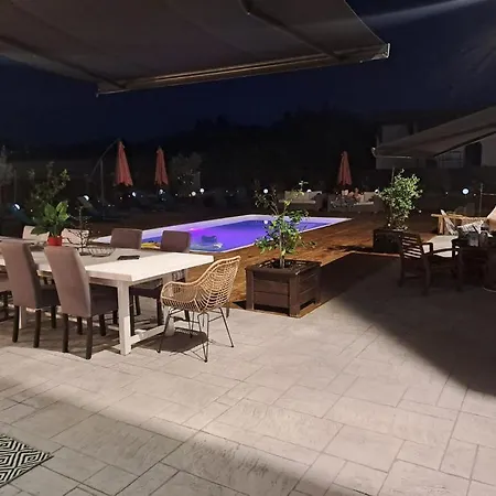 Belle Maison Basque Avec Piscine * Arcangues